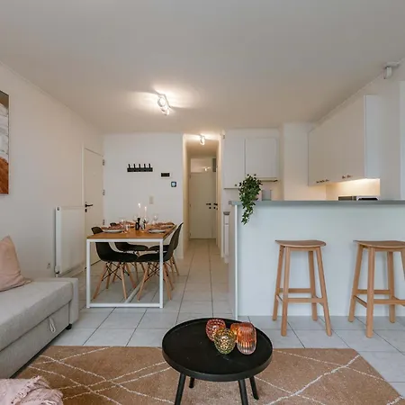 Huswell - Stunning With Side Sea View In Apartment