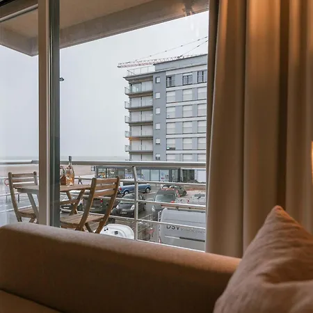 Huswell - Stunning With Side Sea View In Lägenhet Koksijde