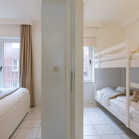 Huswell - Stunning With Side Sea View In