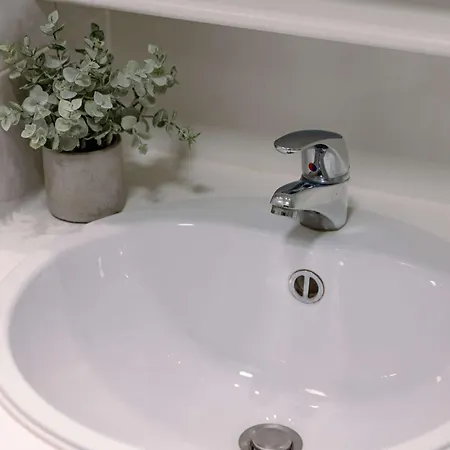 Huswell - Stunning With Side Sea View In