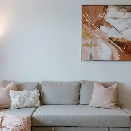 Huswell - Stunning With Side Sea View In *