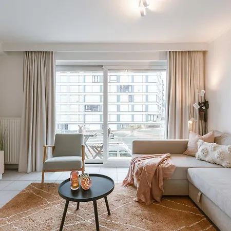 Huswell - Stunning With Side Sea View In Lägenhet Koksijde